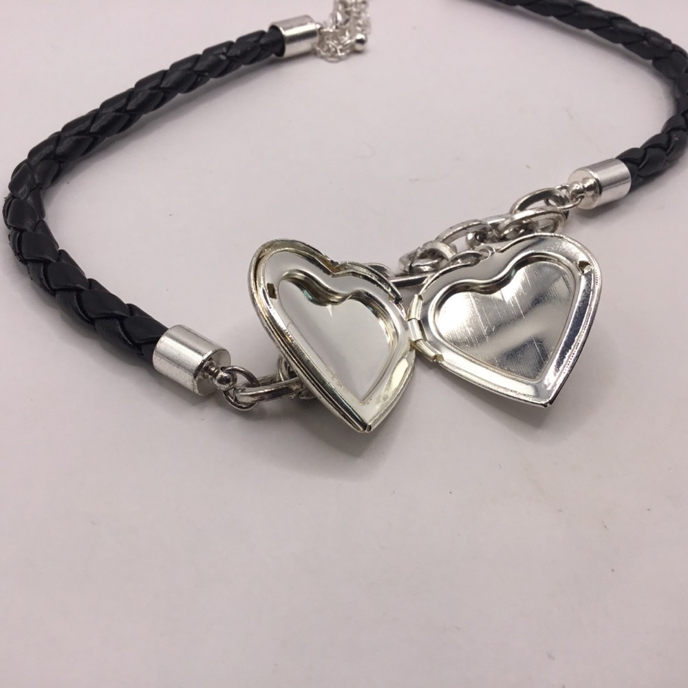 Vintage AVON Etched Heart Locket and STELLA & DOT Bardot Spiral Bracelet 🔥 - Picture 6 of 8